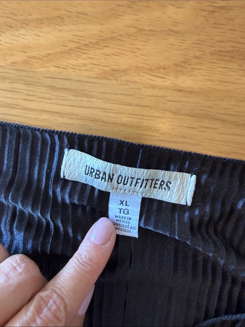 Urban Outfitters Pleated V-Neck Button Blouse - XL - Picture 2 of 9